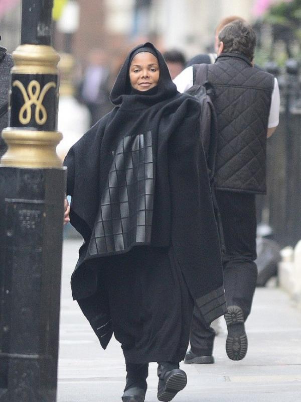 Janet Jackson muncul mengenakan hijab. (Dailymail)