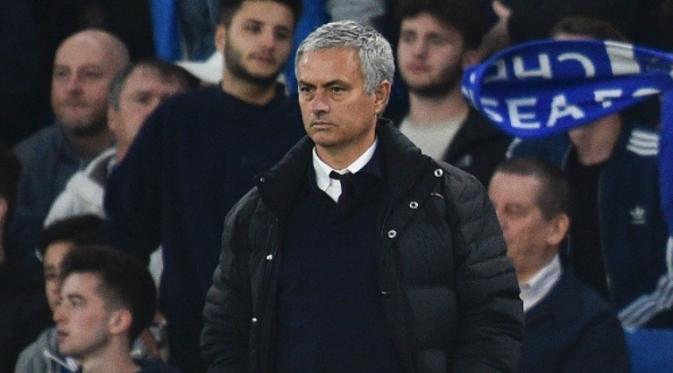 Manajer Jose Mourinho mendampingi Manchester United saat melawan Chelsea di Stamford Bridge, London, 23 Oktober 2016. (AFP/Glyn Kirk)