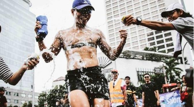 Kemeriahan para peserta Jakarta Marathon 2016 | via: instagram.com/runhoodmag