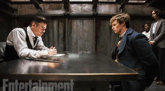 Colin Farrell & Eddie Redmayne di Fantastic Beasts and Where to Find Them  (Foto: Entertainment Weekly)