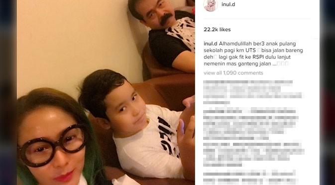 Potret keharmonisan keluarga Inul Daratista dan Adam Suseno. (via instagram.com/inul.d)
