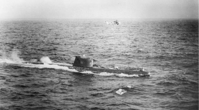 Kapal selam Uni Soviet, B-59 yang membawa muatan torpedo nuklir (Wikipedia)