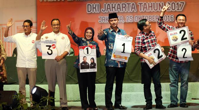 Tiga pasang calon gubernur dan wakil gubernur DKI Jakarta mengikuti pengundian nomor urut (Liputan6.com/Johan Tallo)