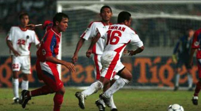 Timnas Indonesia saat berjumpa Thailand di Piala AFF 2000. (Bola.com/Kientcut.net.vn)