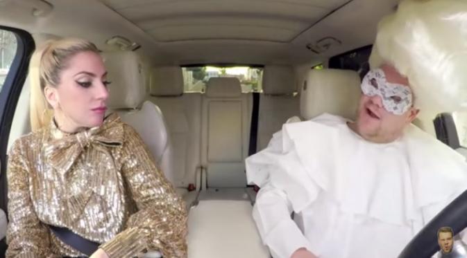 Lady Gaga bersama James Corden di episode terbaru Carpool Karaoke
