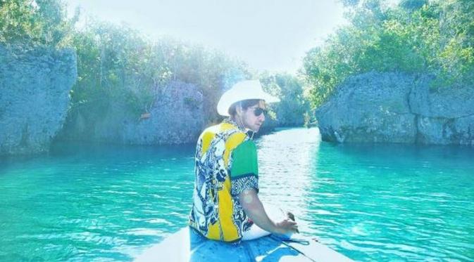 Ammar Zoni saat berkunjung ke Pulau Baird di Maluku Tenggara (Instagram/@ammarzoni)