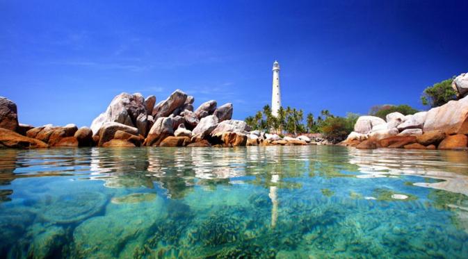 Pulau Lengkuas, Belitung. (INDONESIAN LANDMARKS)