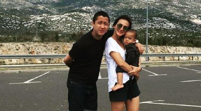 Wanda Hamidah bersama keluarga barunya. (Instagram)