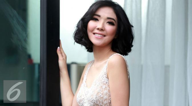 Seorang aktris, presenter, model, dan penyanyi yang berasal dari Indonesia