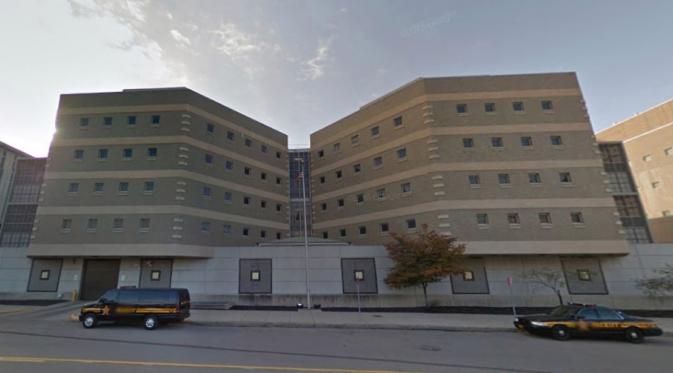 Montgomery County Jail, Ohio, tempat Michael Henson, lelaki yang kedapatan berhubungan seks dengan mobil, ditahan. (Chris Murphy)