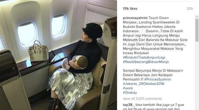 Syahrini di pesawat pribadi saat mendarat di Jakarta. (Instagram @princessyahrini)