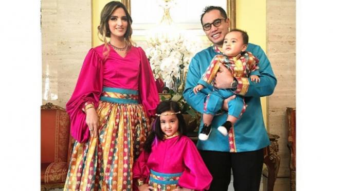 Keluarga bahagia Nia Ramadhani dan Ardi Bakrie (Instagram)