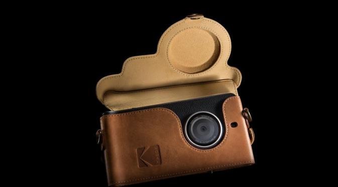 Kodak Ektra memiliki dua kamera. (Via: boredpanda.com)