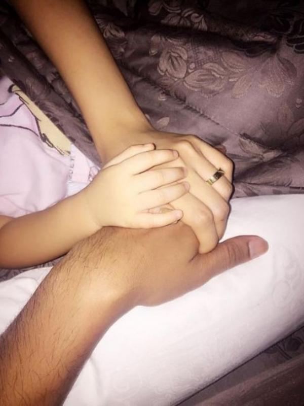 Tangan Ruben Onsu dan keluarganya. (Instagram - @ruben_onsu)