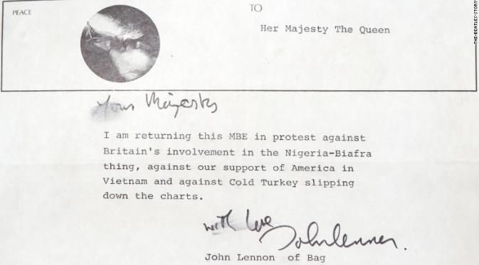 Seorang pria menemukan surat dari John Lennon untuk ratu Inggris dan ditaksir berharga ratusan juta rupiah. (Foto: CNN)