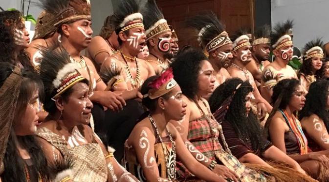 Paduan suara dari kota Timika di provinsi Papua meraih sejumlah penghargaan untuk beberapa kategori dalam festival internasional di Spanyol. (Sumber Montse Cusell Vidal via Facebook)