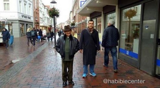 BJ Habibie saat jalan-jalan di Jerman (Facebook/The Habibie Center)