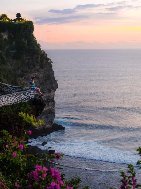 Uluwatu, Bali. (theblondeabroad.com)