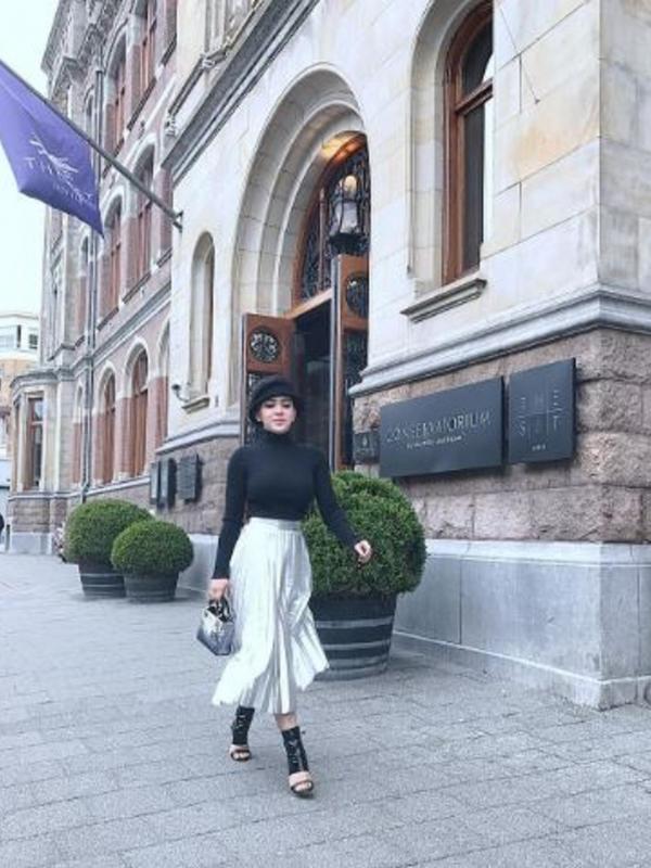 Syahrini saat di Amsterdam, Belanda (Instagram/@princessyahrini)