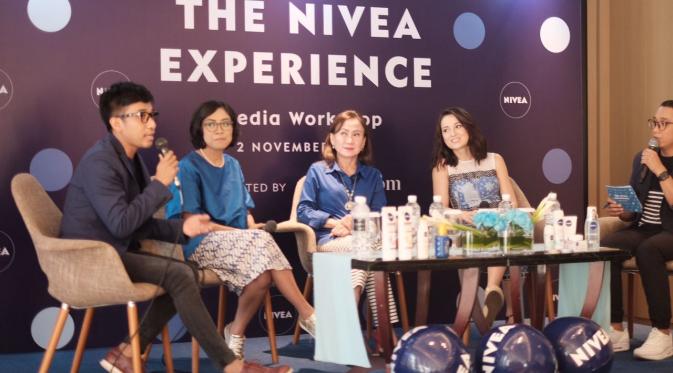 Para pembicara yang hadir di acara The Nivea Experience pada Rabu (3/11/2016) di Hotel Pullman, Jakarta.