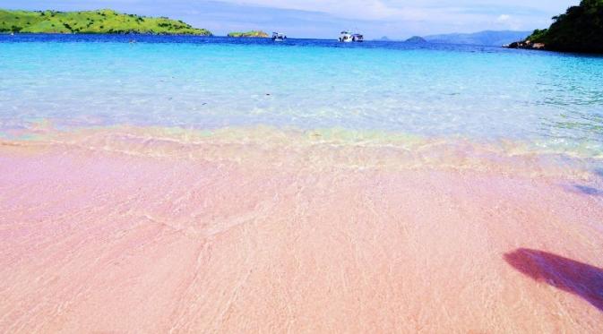 Pantai Tangsi, Lombok, Nusa Tenggara Barat. (rinjanitrekkingcentre.com)