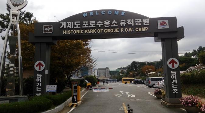 Gerbang masuk Museum Historic Park of Geojedo POW Camp di Pulau Geoje, Korea Selatan. (Liputan6.com/Rinaldo)