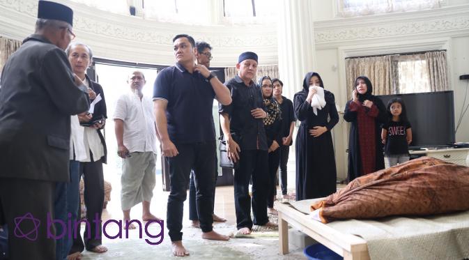 Suasana duka menyelimuti Ashanty atas meninggalnya sang ibunda tercinta. (Nurwahyunan/Bintang.com)