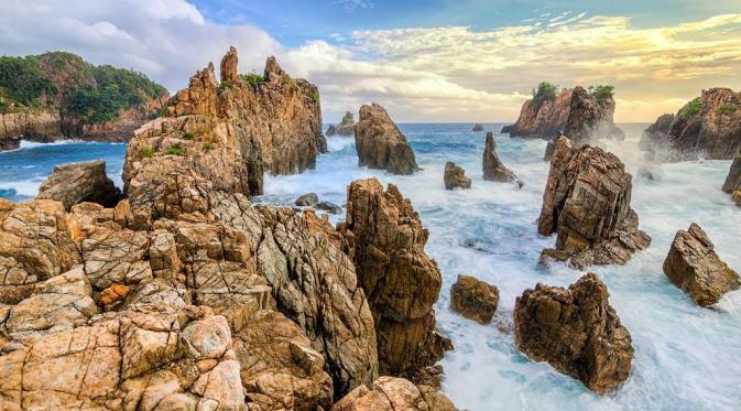 Pantai Karang Gigi Hiu, Lampung. (ubala.itb.ac.id)