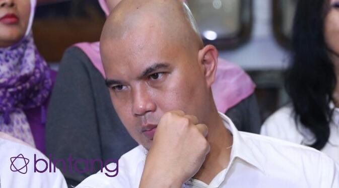 Ahmad Dhani dipanggil pihak kepolisian terkait laporan dugaan penghinaan terjadap Presiden Jokowi. (Nurwahyunan/Bintang.com)