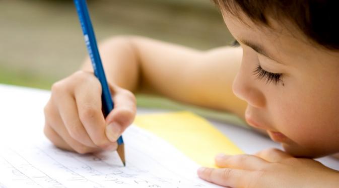 Meski tak seindah buatan para pujangga, anak-anak mampu membuat surat cinta yang tulis. (Foto: nbcnews.com)