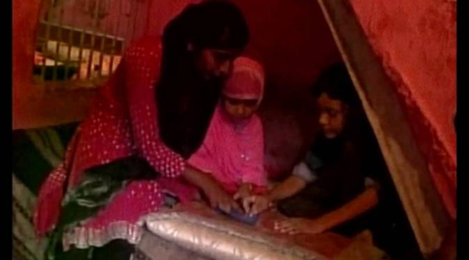 Beragama Hindu, Gadis Ini Ajarkan Anak-anak Membaca Alquran. (Foto: YouTube.com)