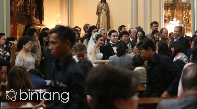 Suasana usai pemberkatan Sandra Dewi dan Harvey Moeis. (Nurwahyunan/Bintang.com)