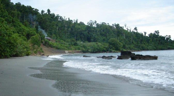 Pantai Maruni, Manokwari, Papua. (tempatwisatadipapua.blogspot.com)