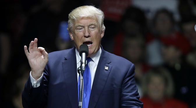 Calon Presiden dari Partai Republik Donald Trump memberikan pidato di Manchester, New Hampshire, AS, Senin (7/11). (AP Photo)
