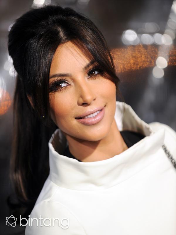 Kim Kardashian tak mau mengandung anak ketiganya karena takut kehabisan darah. (AFP/Bintang.com)