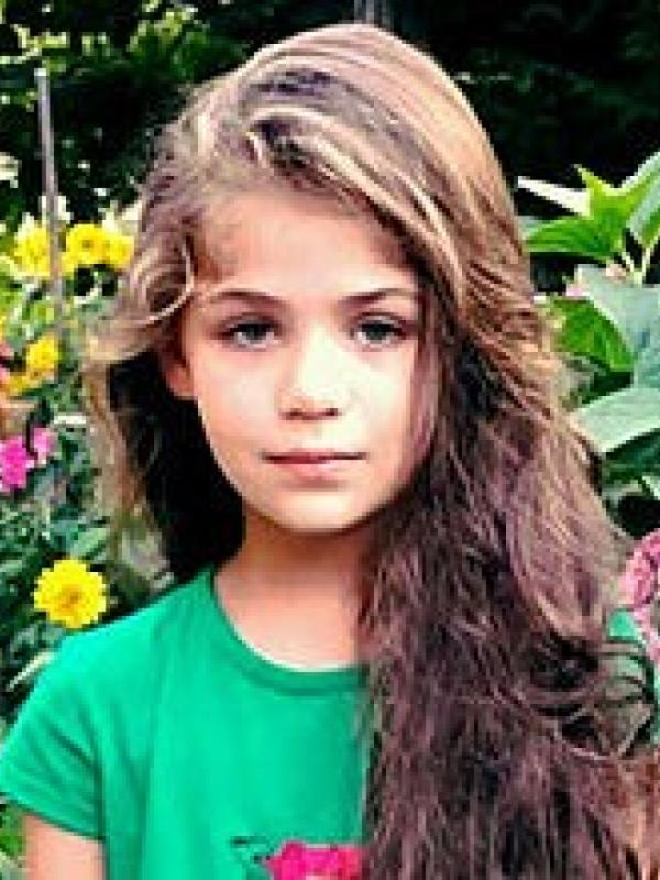IIsabella Damla Guvenilir adalah gadis cilik yang memerankan Elif dalam serial drama Turki.