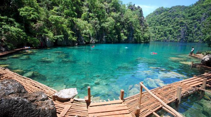 Danau Kayangan, Pulau Coron, Filipina. (Pinterest)