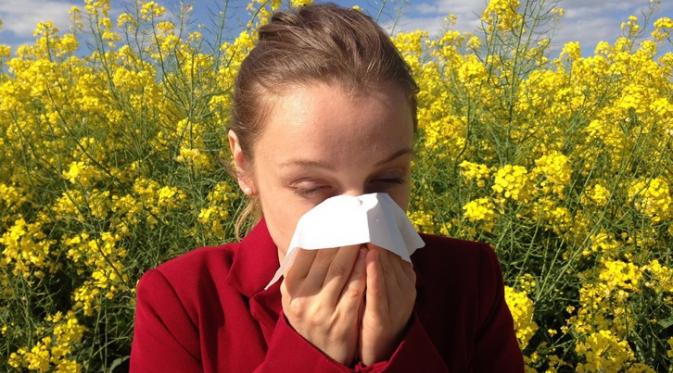 Salah satu jenis alergi yang sering terjadi di rumah adalah alergi dengan kondisi rumah yang berdebu, kotor, atau lembap.
