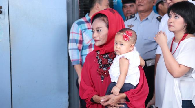 Ida Laksmiwati, istri Antasari Azhar. (Via: Bintang.com/Adrian Putra)