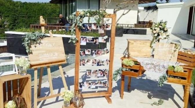 Suasana pernikahan Stefan William dan Celine Evangelista oleh manajemen. (Instagram - @agungbentuk)