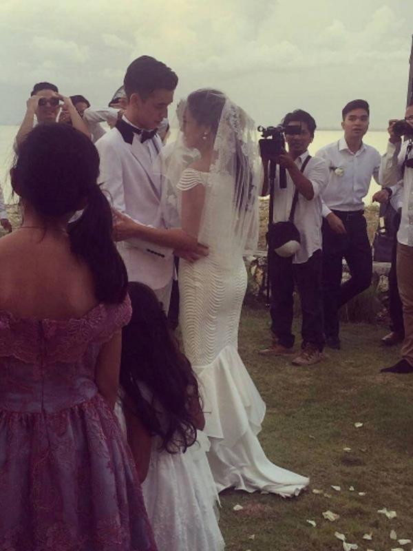 Celine Evangelista dan Stefan William bahagia di hari pernikahan mereka. (Instagramm @natta_1987)