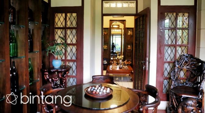 Rumah yang ditinggali Connie juga menjadi galeri pribadinya. (Adrian Putra/Bintang.com)