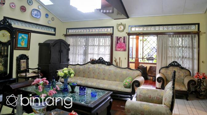 Rumah yang ditinggali Connie juga menjadi galeri pribadinya. (Adrian Putra/Bintang.com)