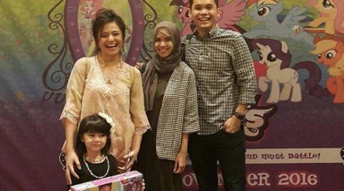 Marshanda dan keluarga Ben Kasyafani (Source: Instagram)