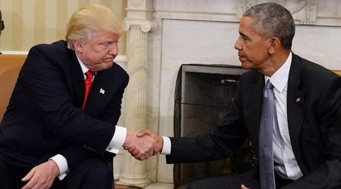 Pertemuan Donald Trump dengan Barack Obama. (via: dailymail.co.uk)