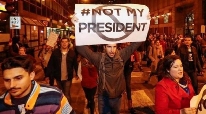 Protes anti-Trump di Chicago, Illinois (Reuters)