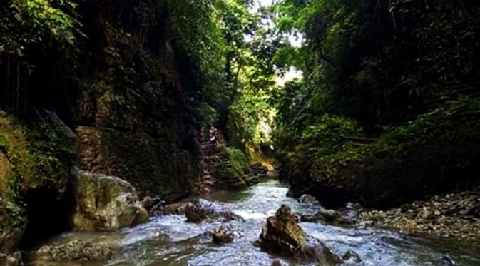 Air Terjun Salo Merunge di Desa Ureng, Kecamatan Palakka, Kabupaten Bone, Sulsel. (Liputan6.com/Fauzan)