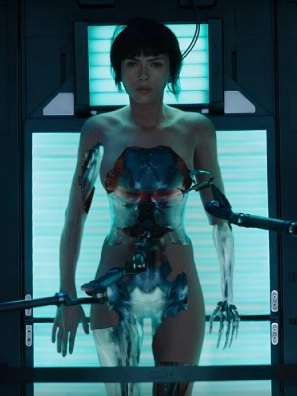 Scarlett Johansson di video opening Ghost in the Shell. (via screenrant)
