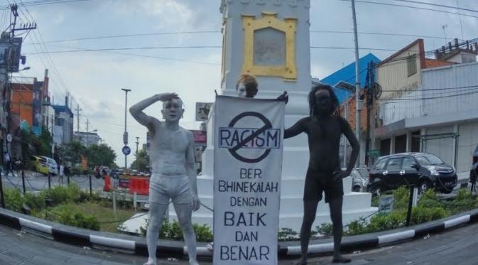 Aksi seniman Yogyakarta menyerukan Bhineka Tunggal Ika (Liputan6.com / Switzy Sabandar)