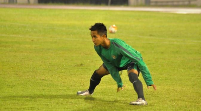 Abdul Rahman diplot jadi andalan Alfred Riedl di sektor bek kiri Timnas Indonesia di Piala AFF 2016. (Bola.com/Romi Syahputra)